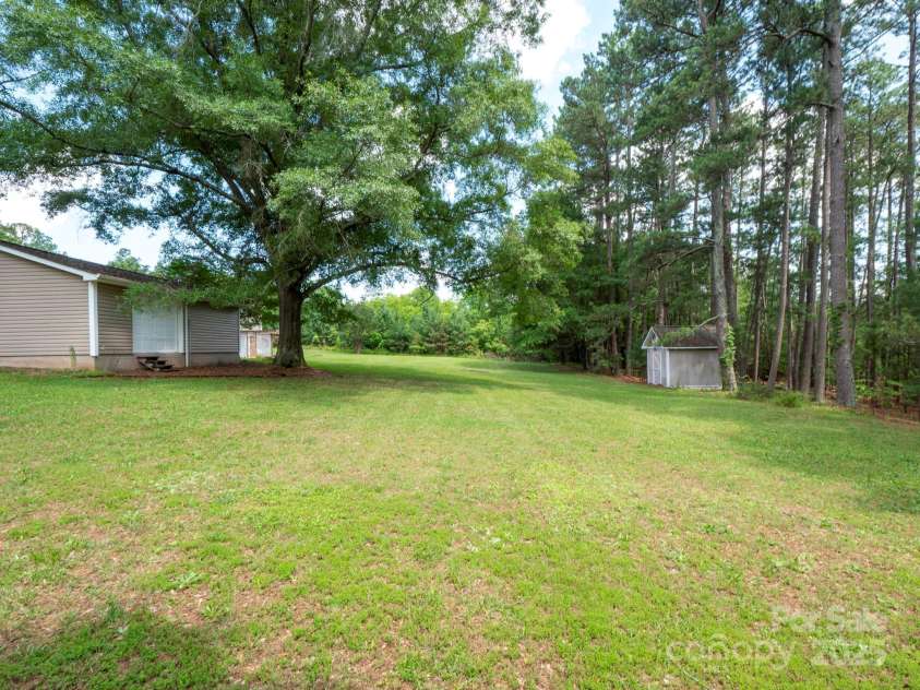 409 Ridge Road, Clover, SC 29710.  MLS# CAR4268763, YatesRealty ID 18967. 