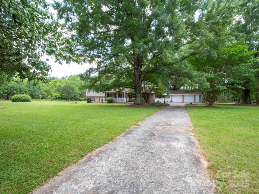 409 Ridge Road, Clover, SC 29710.  MLS# CAR4268763, YatesRealty ID 18967. 