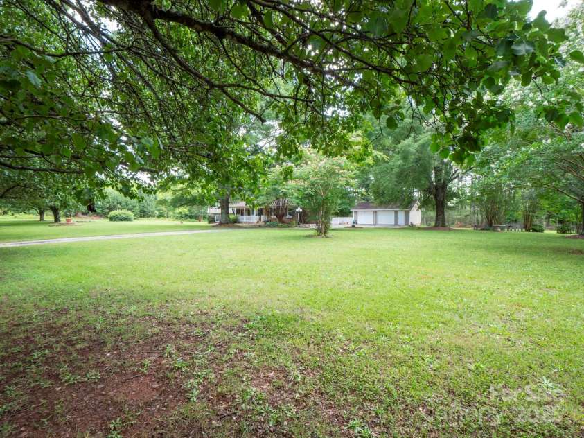 409 Ridge Road, Clover, SC 29710.  MLS# CAR4268763, YatesRealty ID 18967. 