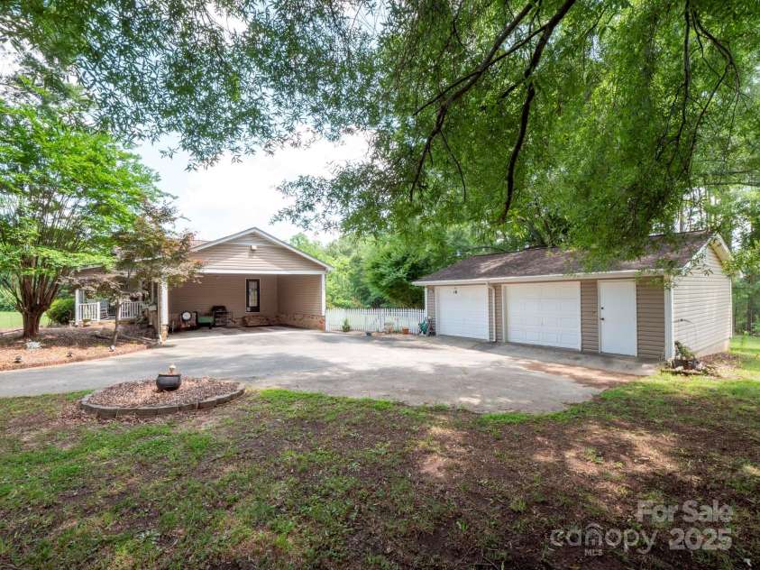 409 Ridge Road, Clover, SC 29710.  MLS# CAR4268763, YatesRealty ID 18967. 