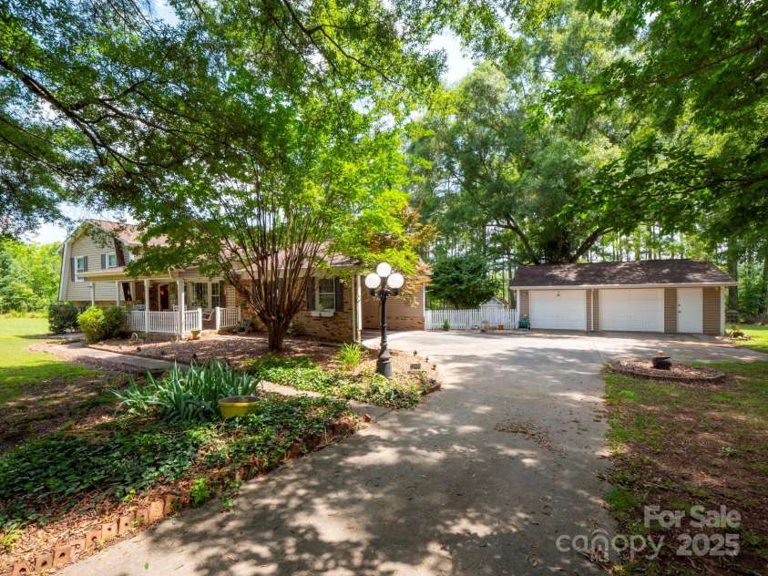 409 Ridge Road, Clover, SC 29710.  MLS# CAR4268763, YatesRealty ID 18967. 