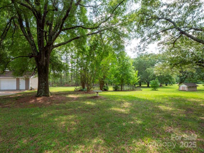 409 Ridge Road, Clover, SC 29710.  MLS# CAR4268763, YatesRealty ID 18967. 