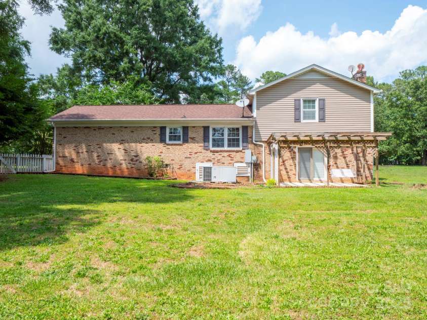 409 Ridge Road, Clover, SC 29710.  MLS# CAR4268763, YatesRealty ID 18967. 