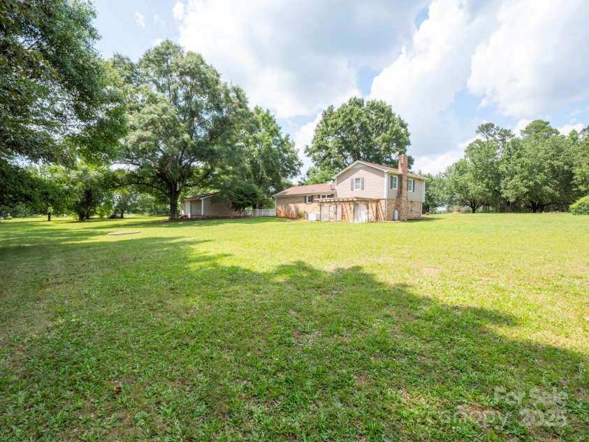 409 Ridge Road, Clover, SC 29710.  MLS# CAR4268763, YatesRealty ID 18967. 