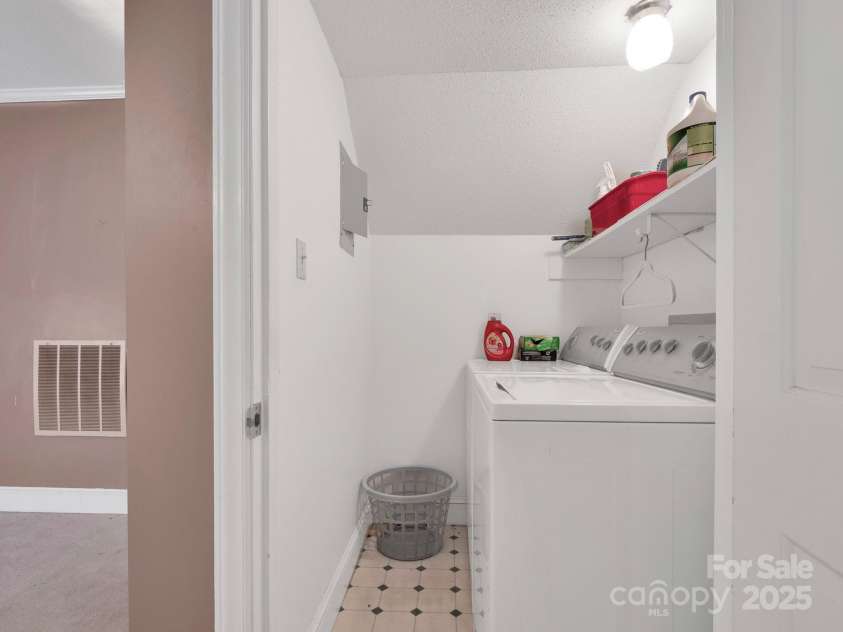 409 Ridge Road, Clover, SC 29710.  MLS# CAR4268763, YatesRealty ID 18967. 