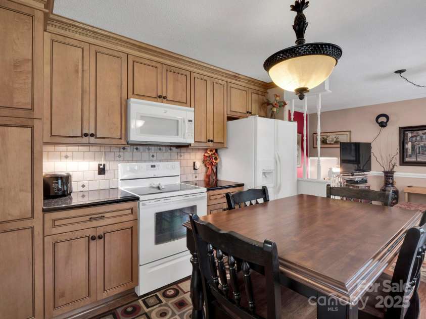 409 Ridge Road, Clover, SC 29710.  MLS# CAR4268763, YatesRealty ID 18967. 