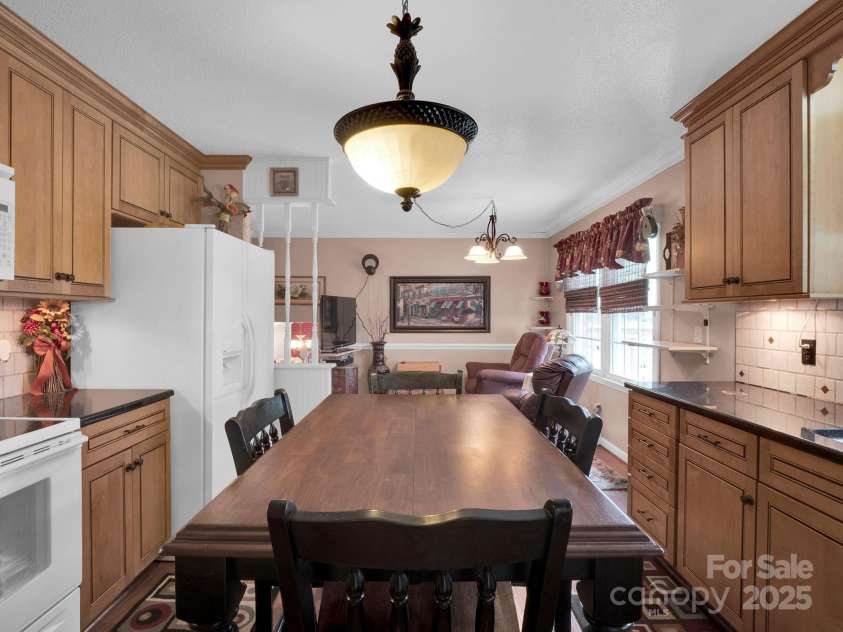 409 Ridge Road, Clover, SC 29710.  MLS# CAR4268763, YatesRealty ID 18967. 