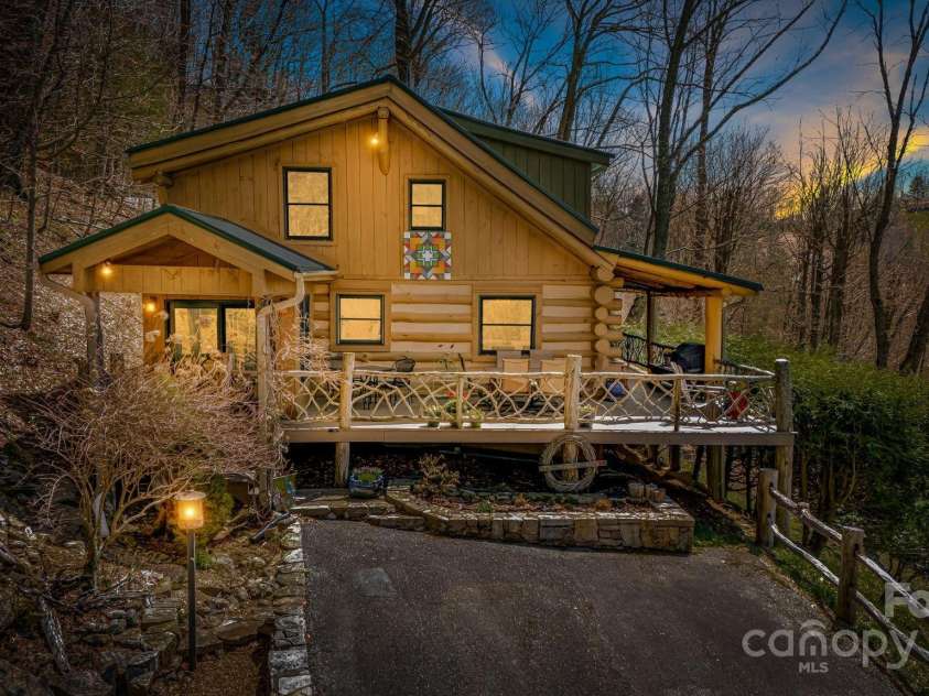1873 El Miner Drive, Mars Hill, NC 28754.  MLS# CAR4251869, YatesRealty ID 18968. Stargazers will delight in seeing the Milky Way from the comfort of your own home.