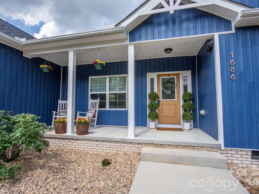 1686 Friendship Road, Statesville, NC 28625.  MLS# CAR4366086, YatesRealty ID 18969. 