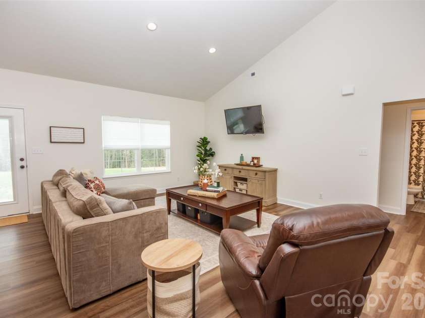 1686 Friendship Road, Statesville, NC 28625.  MLS# CAR4366086, YatesRealty ID 18969. 