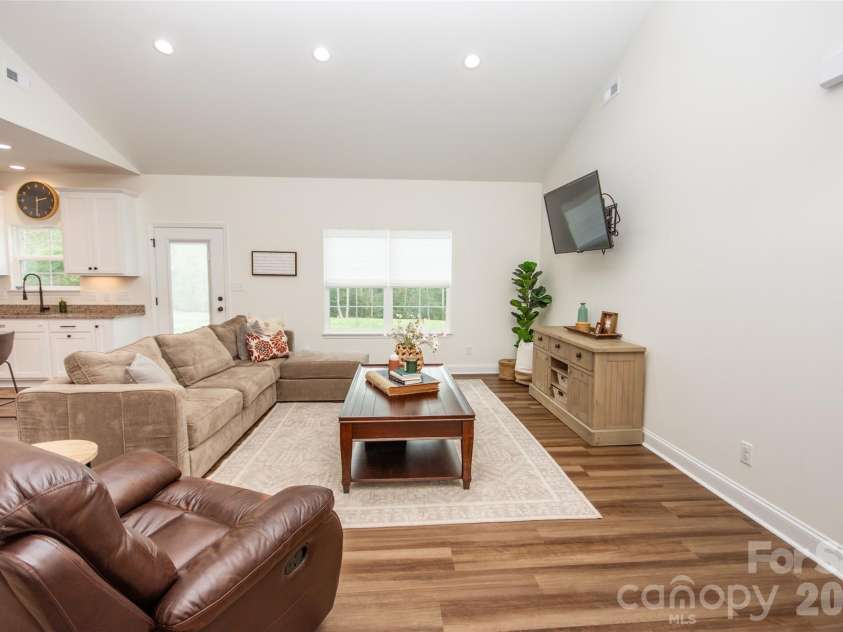 1686 Friendship Road, Statesville, NC 28625.  MLS# CAR4366086, YatesRealty ID 18969. 