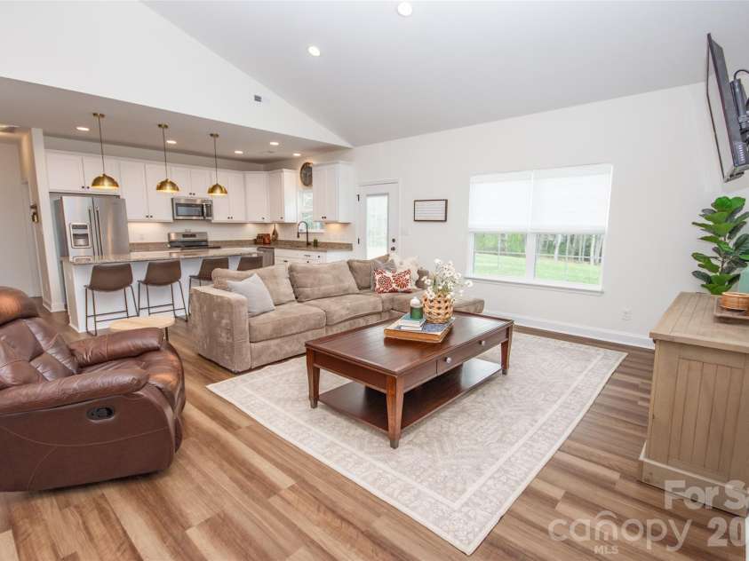 1686 Friendship Road, Statesville, NC 28625.  MLS# CAR4366086, YatesRealty ID 18969. 