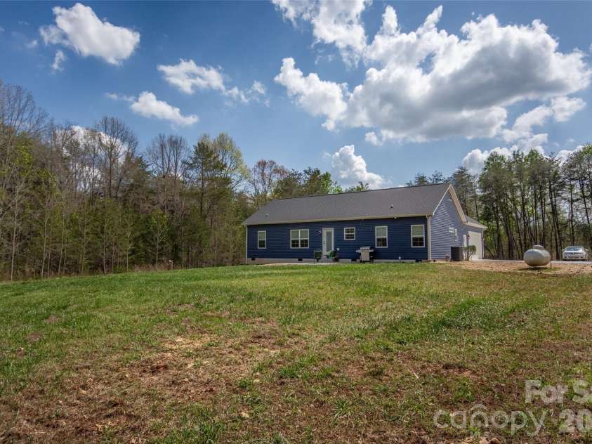 1686 Friendship Road, Statesville, NC 28625.  MLS# CAR4366086, YatesRealty ID 18969. 