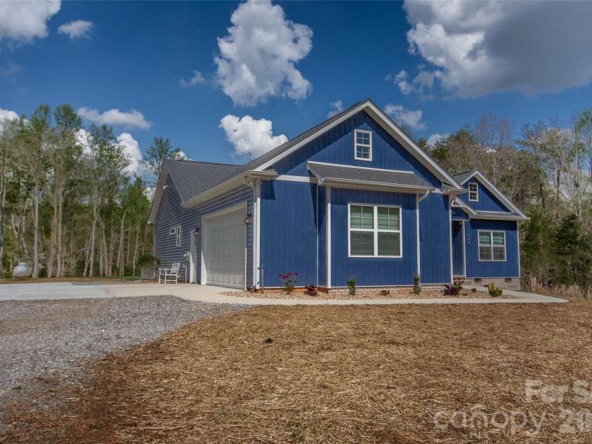 1686 Friendship Road, Statesville, NC 28625.  MLS# CAR4366086, YatesRealty ID 18969. 