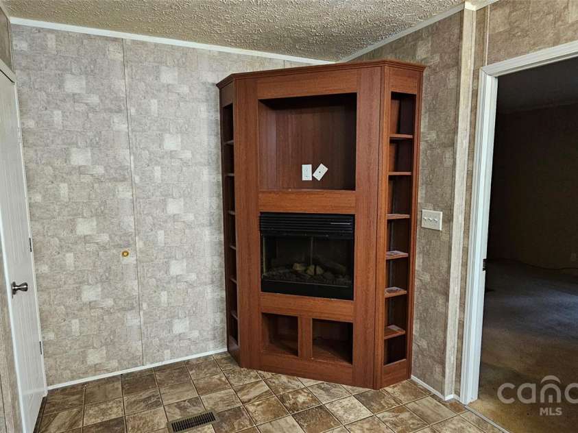 6220 Dekalb Drive, Connelly Springs, NC 28612.  MLS# CAR4269004, YatesRealty ID 18969. 