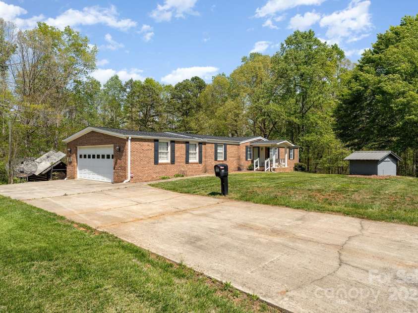 5013 Friendship Circle Road, East Bend, NC 27018.  MLS# CAR4253908, YatesRealty ID 1897. 