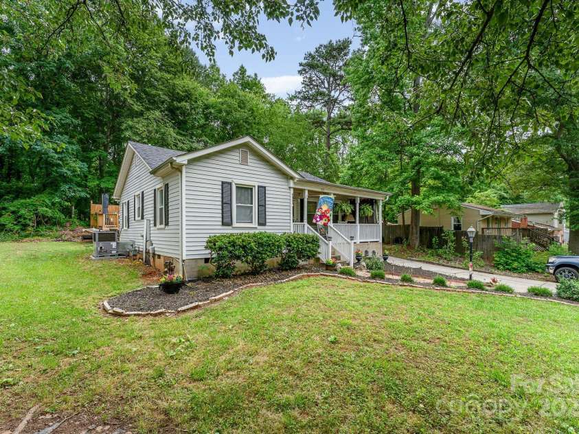 107 Oakland Road, Belmont, NC 28012.  MLS# CAR4260243, YatesRealty ID 18970. 