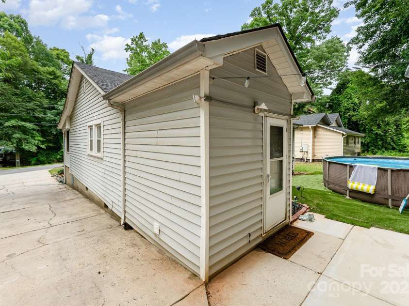 107 Oakland Road, Belmont, NC 28012.  MLS# CAR4260243, YatesRealty ID 18970. 