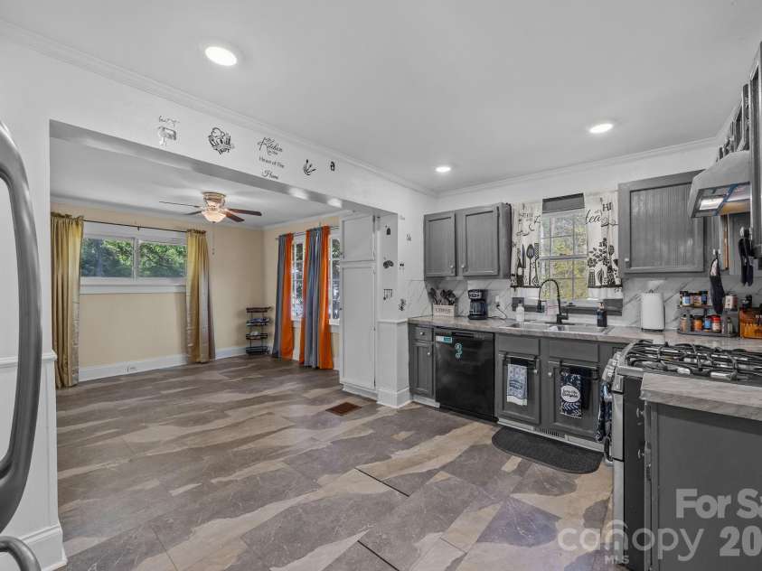 151 Corriher Avenue, Salisbury, NC 28144.  MLS# CAR4314788, YatesRealty ID 18970. 
