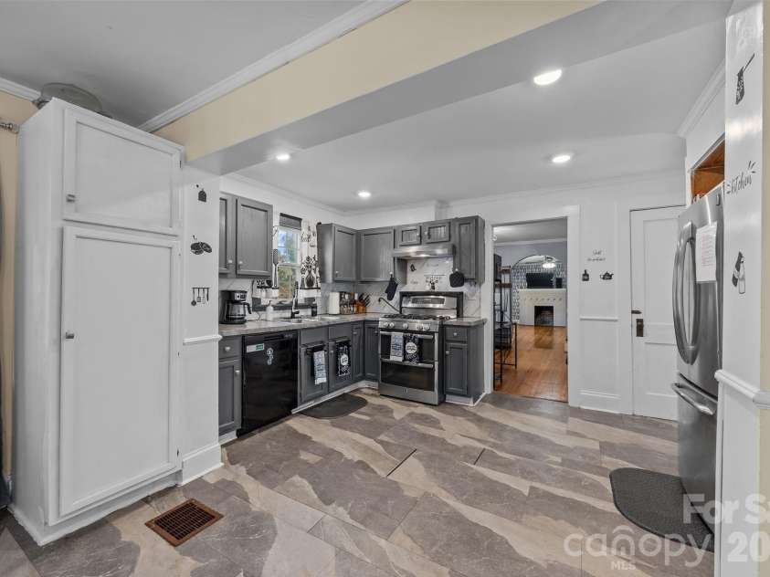 151 Corriher Avenue, Salisbury, NC 28144.  MLS# CAR4314788, YatesRealty ID 18970. 
