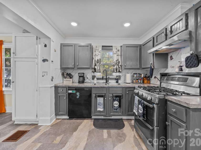 151 Corriher Avenue, Salisbury, NC 28144.  MLS# CAR4314788, YatesRealty ID 18970. 