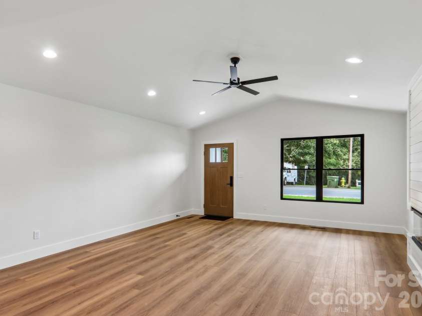 124 Main Street, Mars Hill, NC 28754.  MLS# CAR4375726, YatesRealty ID 18973. 