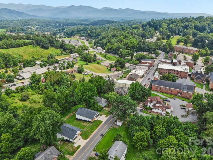 124 Main Street, Mars Hill, NC 28754.  MLS# CAR4375726, YatesRealty ID 18973. 