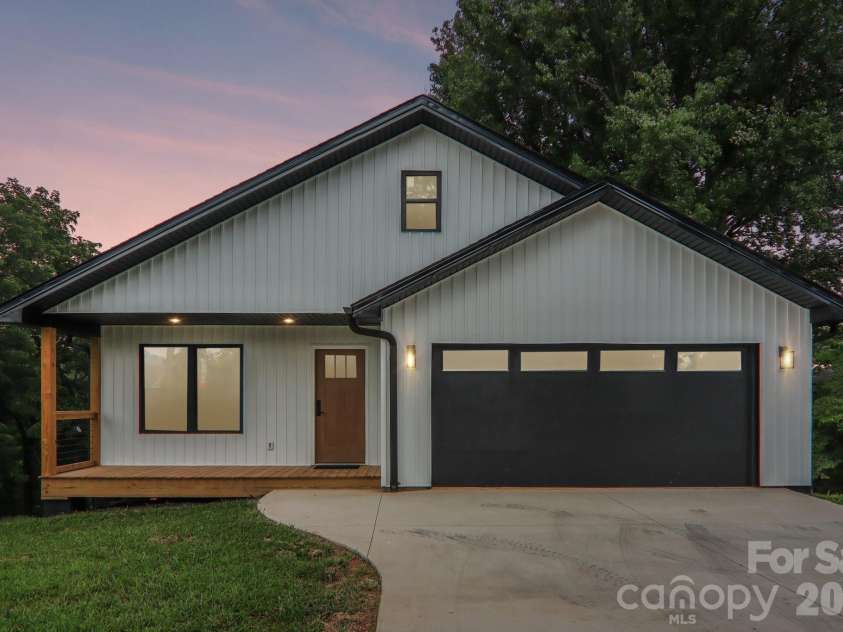 124 Main Street, Mars Hill, NC 28754.  MLS# CAR4375726, YatesRealty ID 18973. 