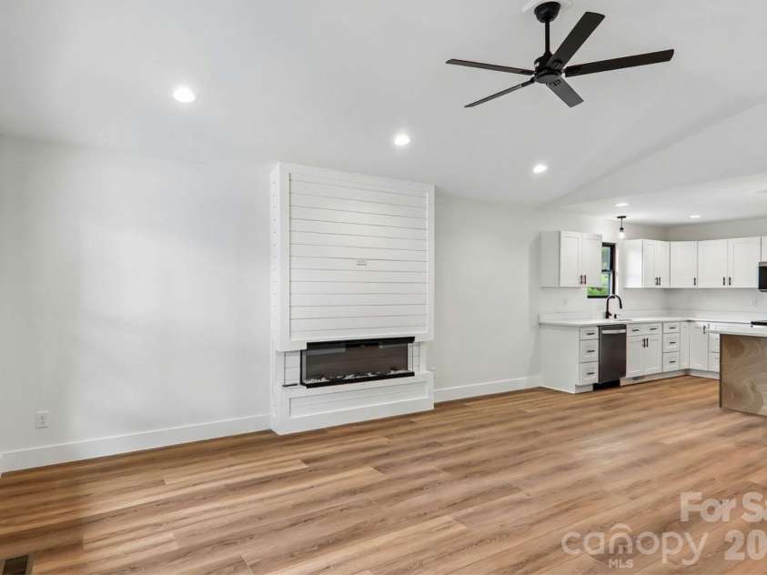 124 Main Street, Mars Hill, NC 28754.  MLS# CAR4375726, YatesRealty ID 18973. 