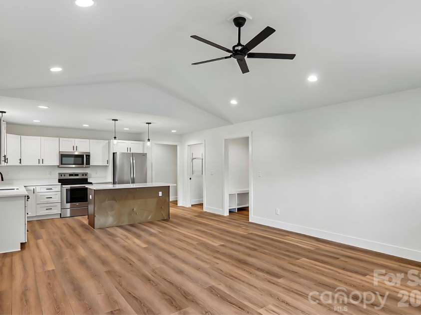 124 Main Street, Mars Hill, NC 28754.  MLS# CAR4375726, YatesRealty ID 18973. 