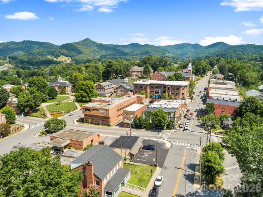 124 Main Street, Mars Hill, NC 28754.  MLS# CAR4375726, YatesRealty ID 18973. Downtown Mars Hill