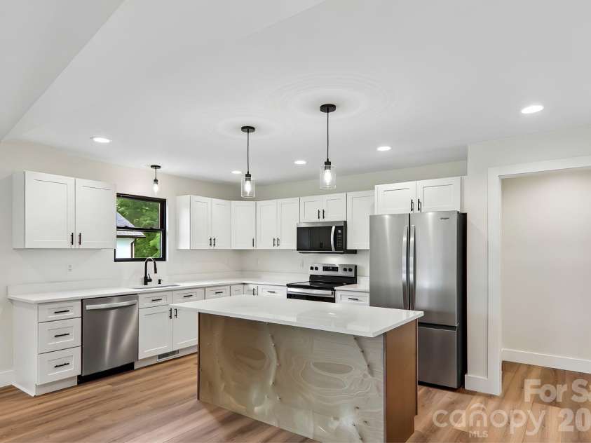 124 Main Street, Mars Hill, NC 28754.  MLS# CAR4375726, YatesRealty ID 18973. Kitchen