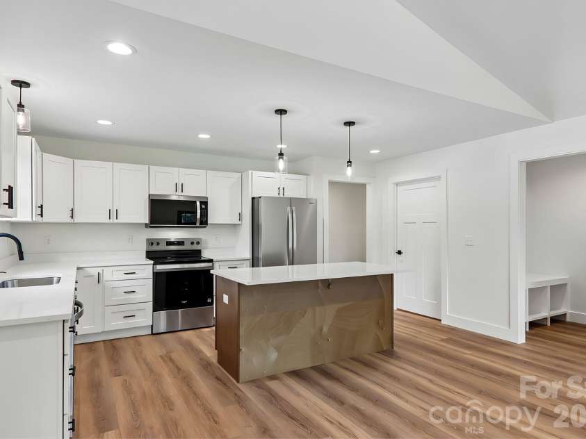 124 Main Street, Mars Hill, NC 28754.  MLS# CAR4375726, YatesRealty ID 18973. Kitchen