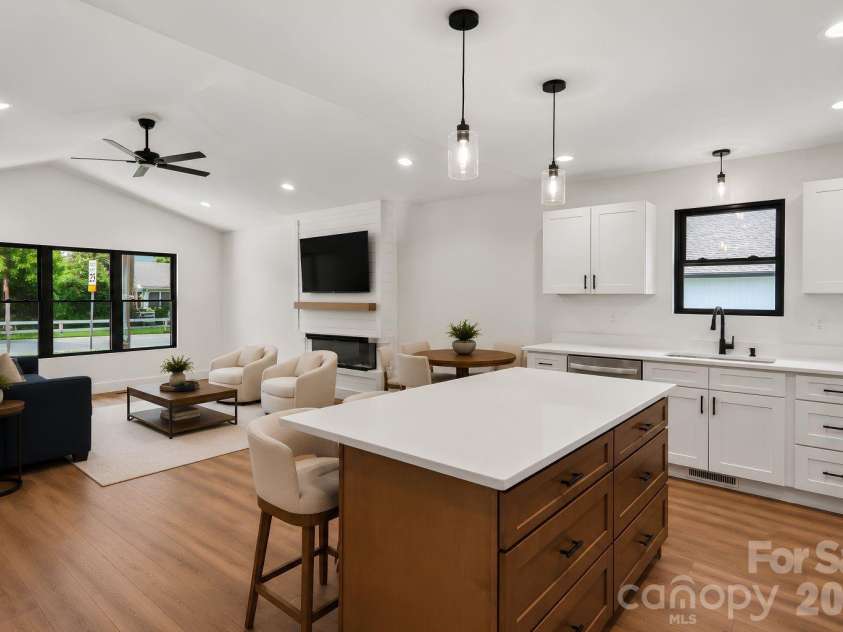 124 Main Street, Mars Hill, NC 28754.  MLS# CAR4375726, YatesRealty ID 18973. Virtually Staged