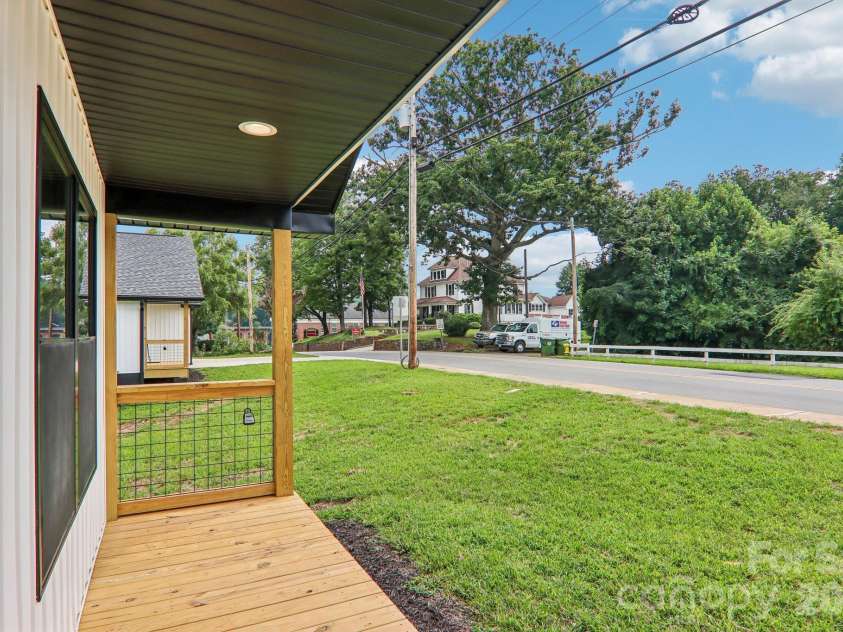 140 Main Street, Mars Hill, NC 28754.  MLS# CAR4375742, YatesRealty ID 18974. 
