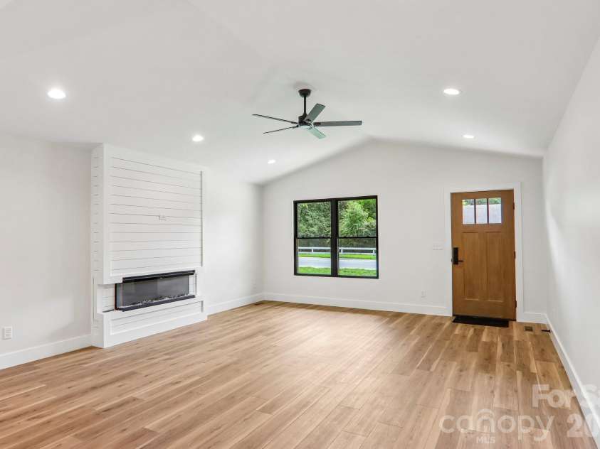 140 Main Street, Mars Hill, NC 28754.  MLS# CAR4375742, YatesRealty ID 18974. 