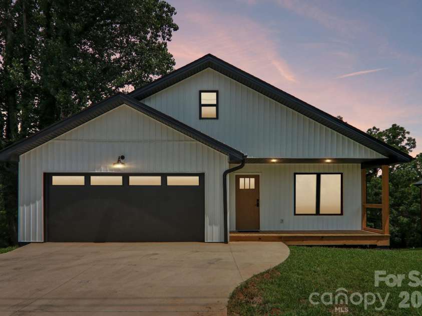 140 Main Street, Mars Hill, NC 28754.  MLS# CAR4375742, YatesRealty ID 18974. One level livng steps to Downtown Mars Hill.