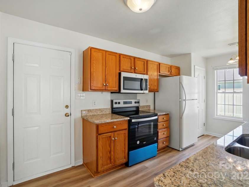 8605 Sawleaf Court, Charlotte, NC 28215.  MLS# CAR4263446, YatesRealty ID 18975. 