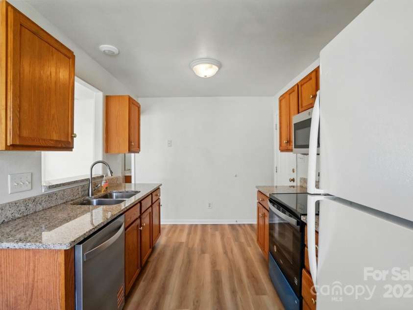 8605 Sawleaf Court, Charlotte, NC 28215.  MLS# CAR4263446, YatesRealty ID 18975. 
