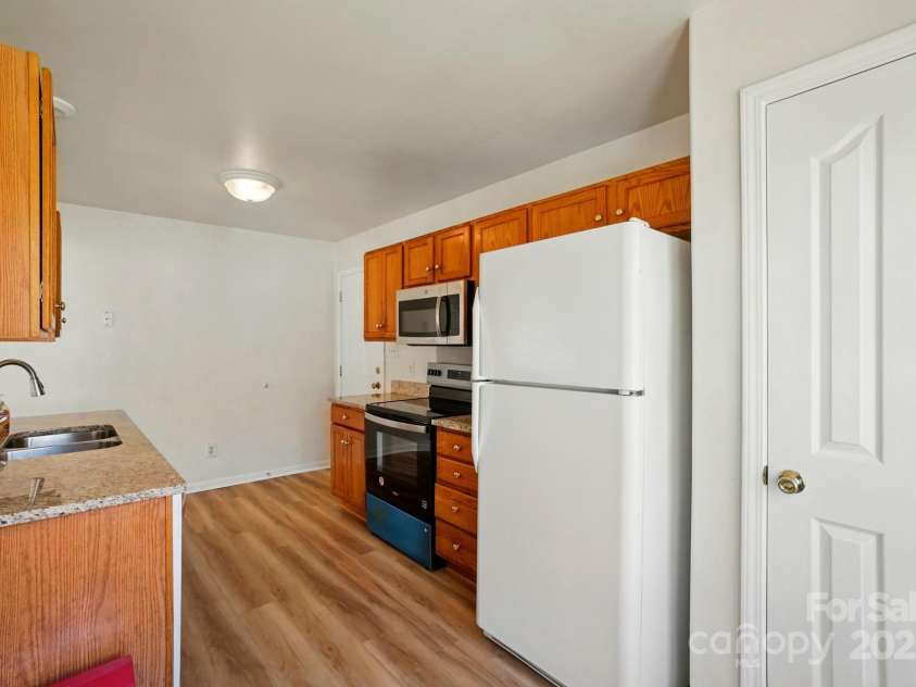 8605 Sawleaf Court, Charlotte, NC 28215.  MLS# CAR4263446, YatesRealty ID 18975. 