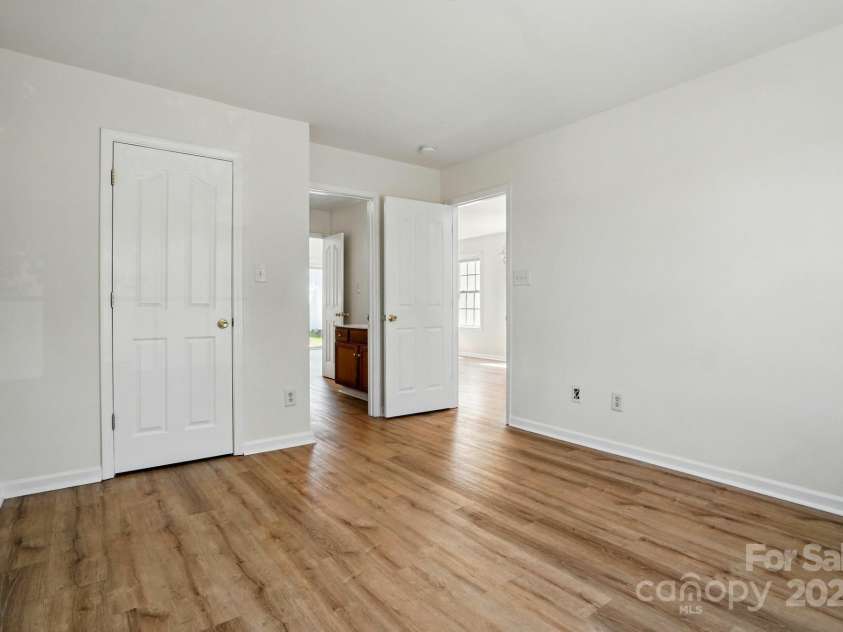 8605 Sawleaf Court, Charlotte, NC 28215.  MLS# CAR4263446, YatesRealty ID 18975. 