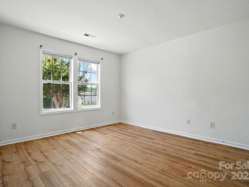 8605 Sawleaf Court, Charlotte, NC 28215.  MLS# CAR4263446, YatesRealty ID 18975. 