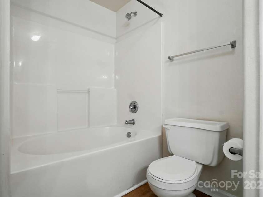 8605 Sawleaf Court, Charlotte, NC 28215.  MLS# CAR4263446, YatesRealty ID 18975. 