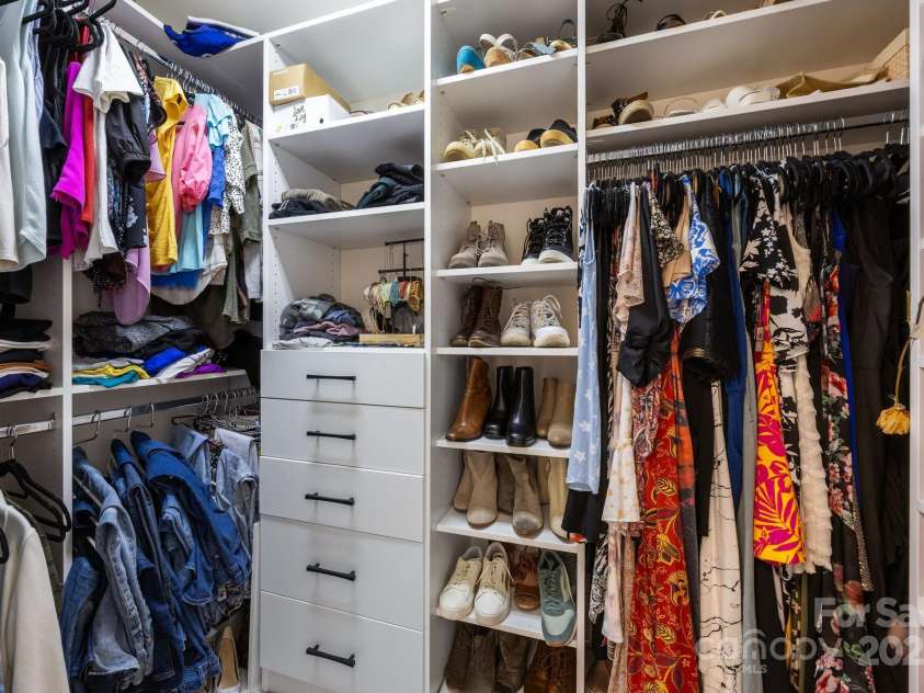 1108 Longwood Court, Matthews, NC 28104.  MLS# CAR4255479, YatesRealty ID 18976. 