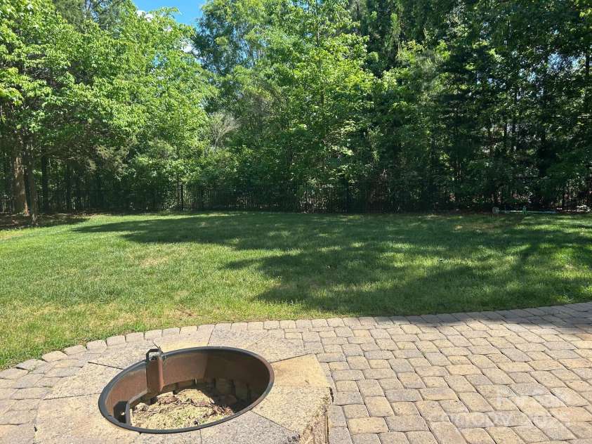 1108 Longwood Court, Matthews, NC 28104.  MLS# CAR4255479, YatesRealty ID 18976. 