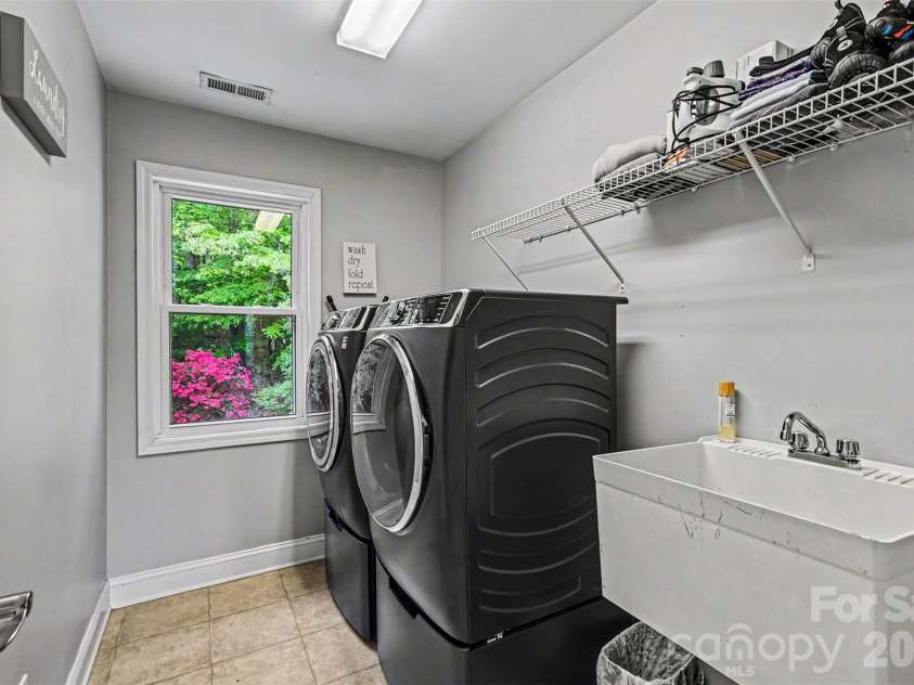 9811 Julliard Drive, Mint Hill, NC 28227.  MLS# CAR4365718, YatesRealty ID 18976. 