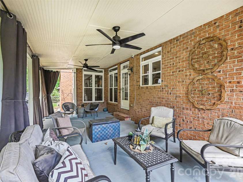 9811 Julliard Drive, Mint Hill, NC 28227.  MLS# CAR4365718, YatesRealty ID 18976. 