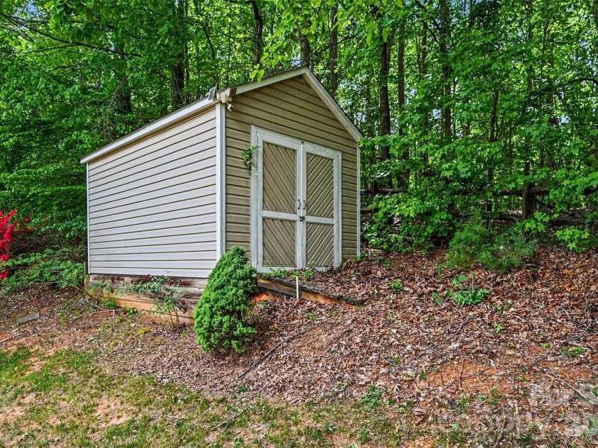 9811 Julliard Drive, Mint Hill, NC 28227.  MLS# CAR4365718, YatesRealty ID 18976. 