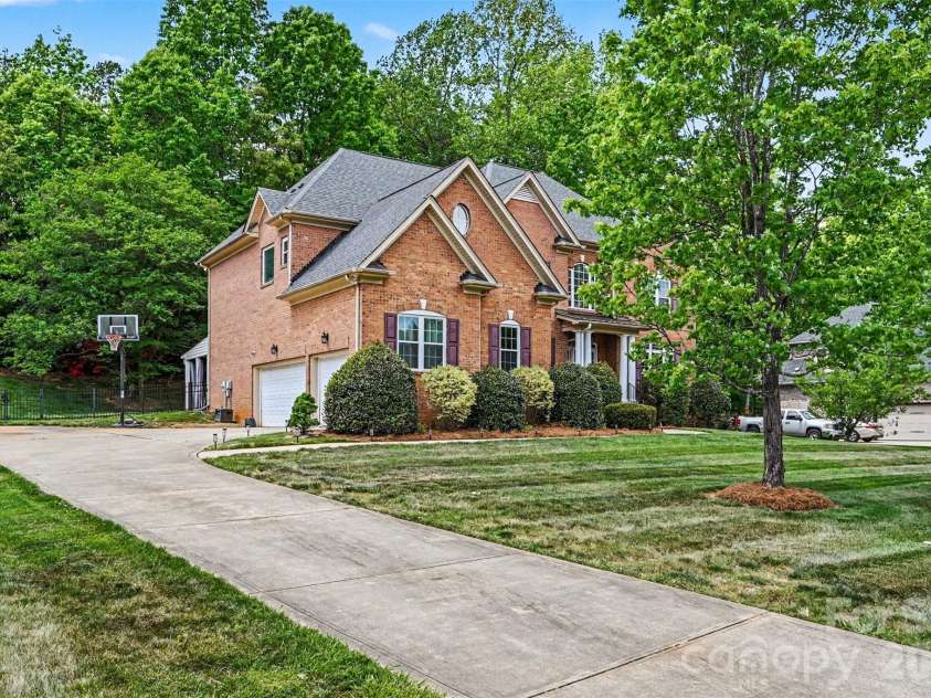 9811 Julliard Drive, Mint Hill, NC 28227.  MLS# CAR4365718, YatesRealty ID 18976. 