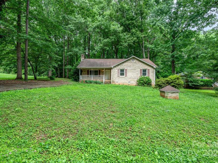 1802 Deer Street, Charlotte, NC 28214.  MLS# CAR4265811, YatesRealty ID 18977. 